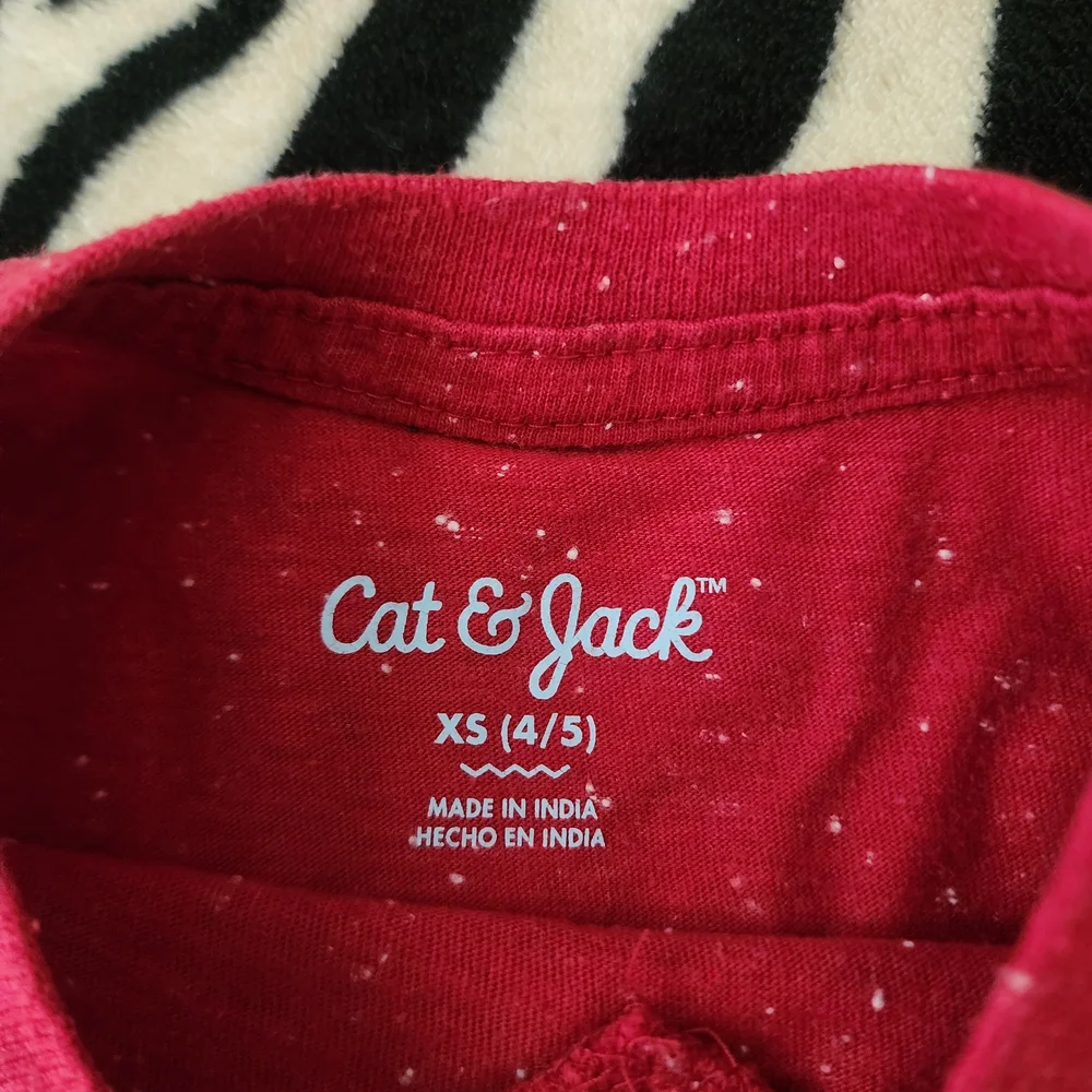 Cat & Jack Boys XS 4/5 Red Speckled Paint Splatter V-Neck T-Shirt